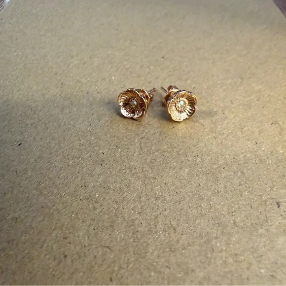 Coach rose gold flower earrings - Picture 2 of 3